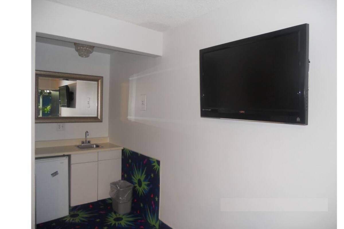 Basic Suite, 3 Bedrooms | Soundproofing, WiFi (free)