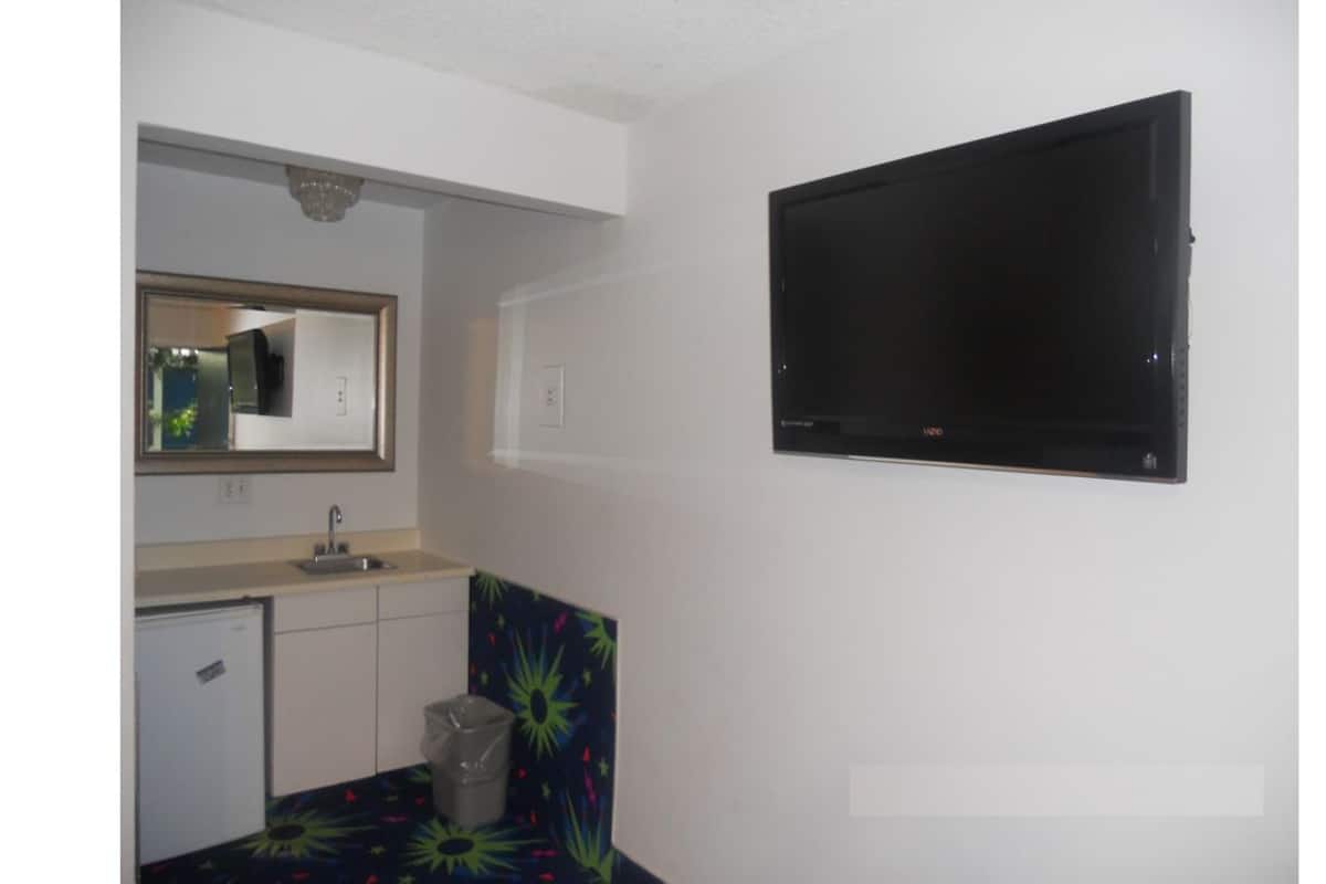 Basic Suite, 3 Bedrooms | Soundproofing, free WiFi