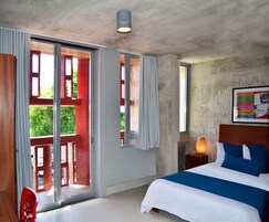 Habitación tradicional, 1 cama de matrimonio, balcón | Ropa de cama de alta calidad y edredones de plumas