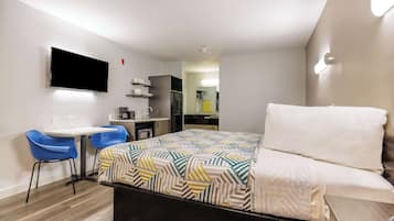 Skrivebord, gratis Wi-Fi, sengetøj