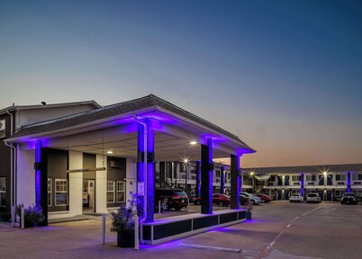 Studio 6 Fort Worth, TX -Stockyards East