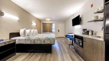 Desk, free WiFi, bed sheets