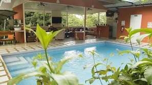 Outdoor pool, open 9:00 AM to 7:00 PM, sun loungers - San Rafael Ecolodge (La Tigra)