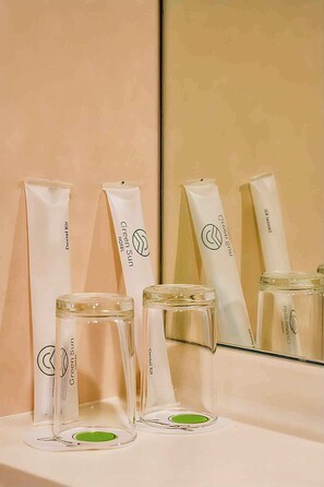 Skrivebord, wi-fi (inkludert) og sengetøy