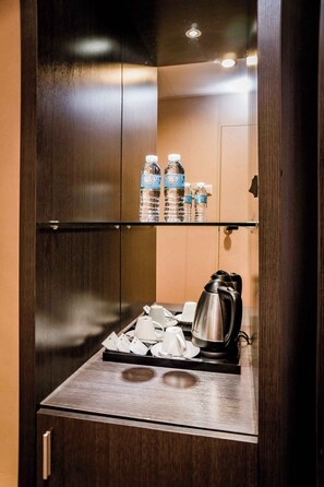 Skrivebord, wi-fi (inkludert) og sengetøy