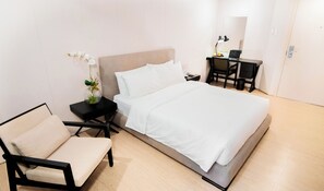 Standard Double Room | Desk, free WiFi, bed sheets - Green Sun Hotel (Makati)