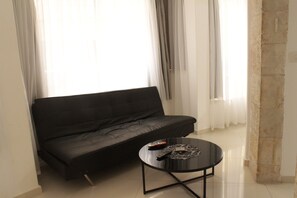 Apartamento, 1 quarto | Área de estar | TV de tela plana