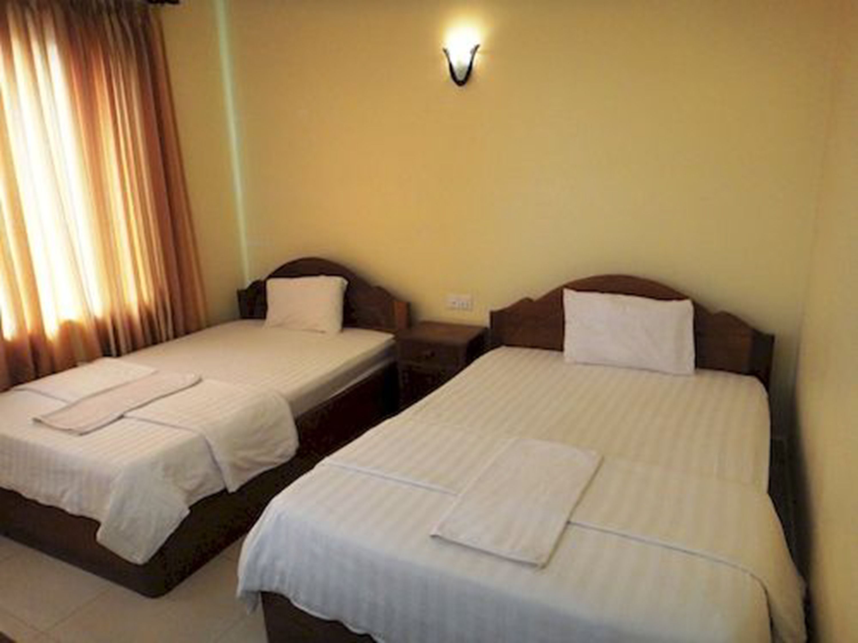 standard twin room, 2 double beds, non smoking, city view | 1 bedroom, minibar, desk, free wifi