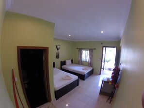 Deluxe Twin Room | Free WiFi - The River Lodge (Kampot)