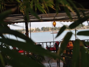 Breakfast, lunch, dinner and brunch served - The River Lodge (Kampot)
