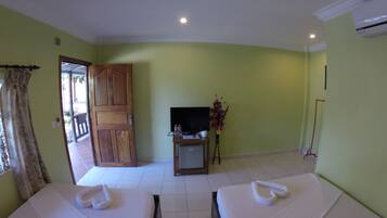 Deluxe Twin Room | Free WiFi