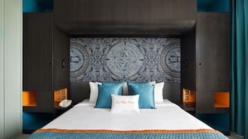 Minibar, in-room safe, desk, laptop workspace