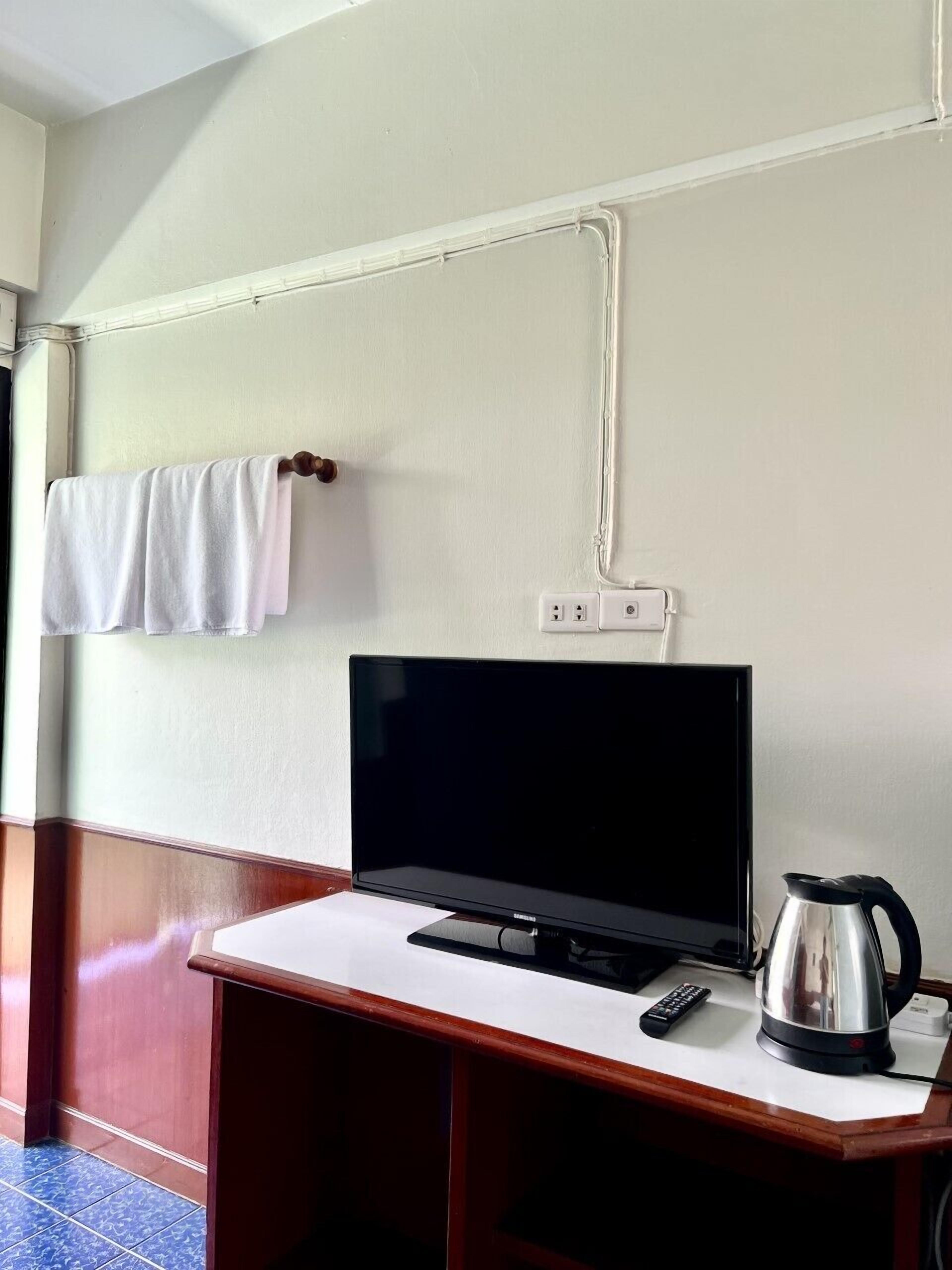 deluxe double room | 1 bedroom, desk, free wifi, bed sheets