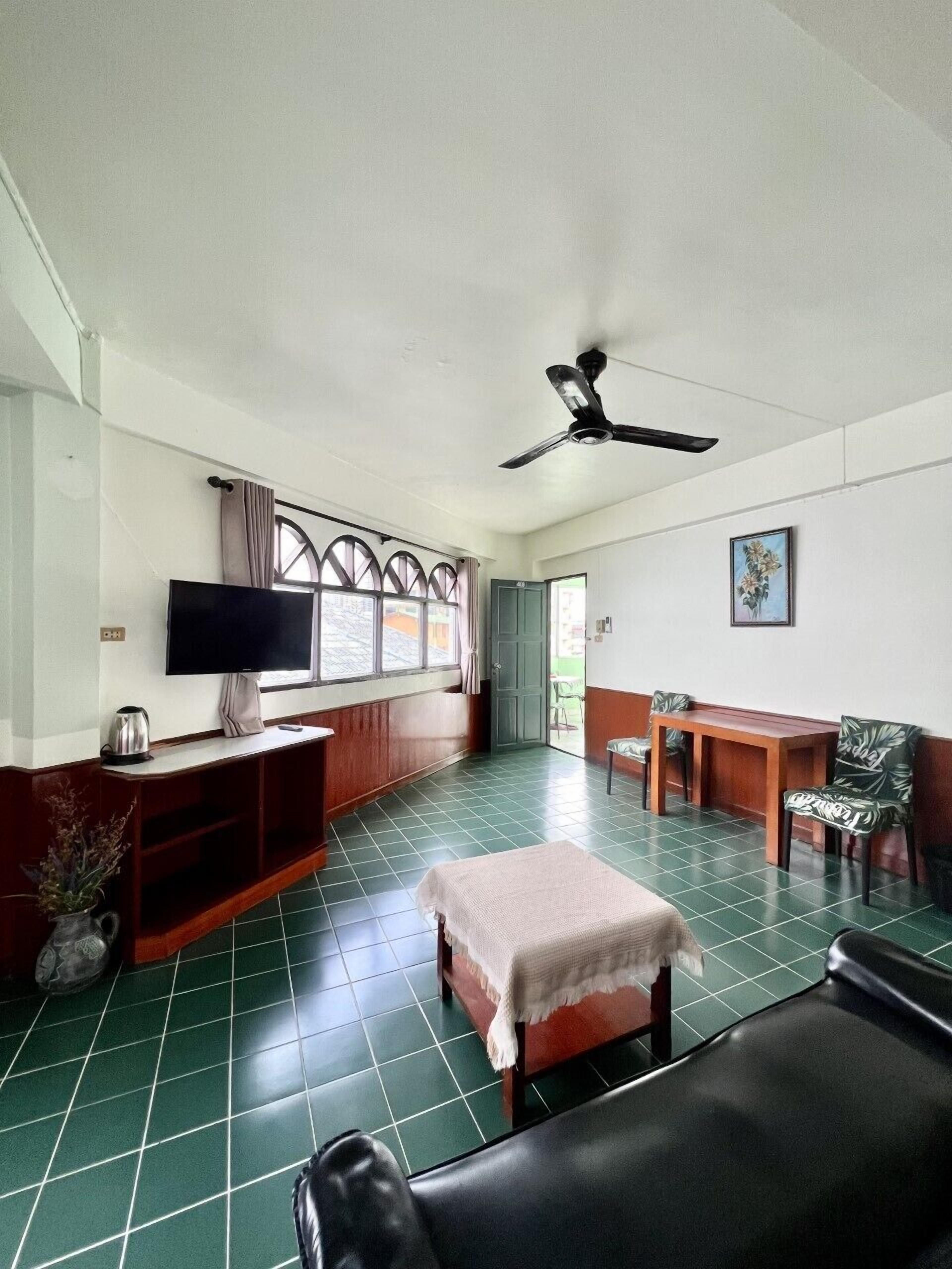 premier double room | 1 bedroom, desk, free wifi, bed sheets