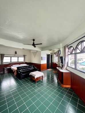 Premier Double Room | 1 bedroom, desk, free WiFi, bed sheets