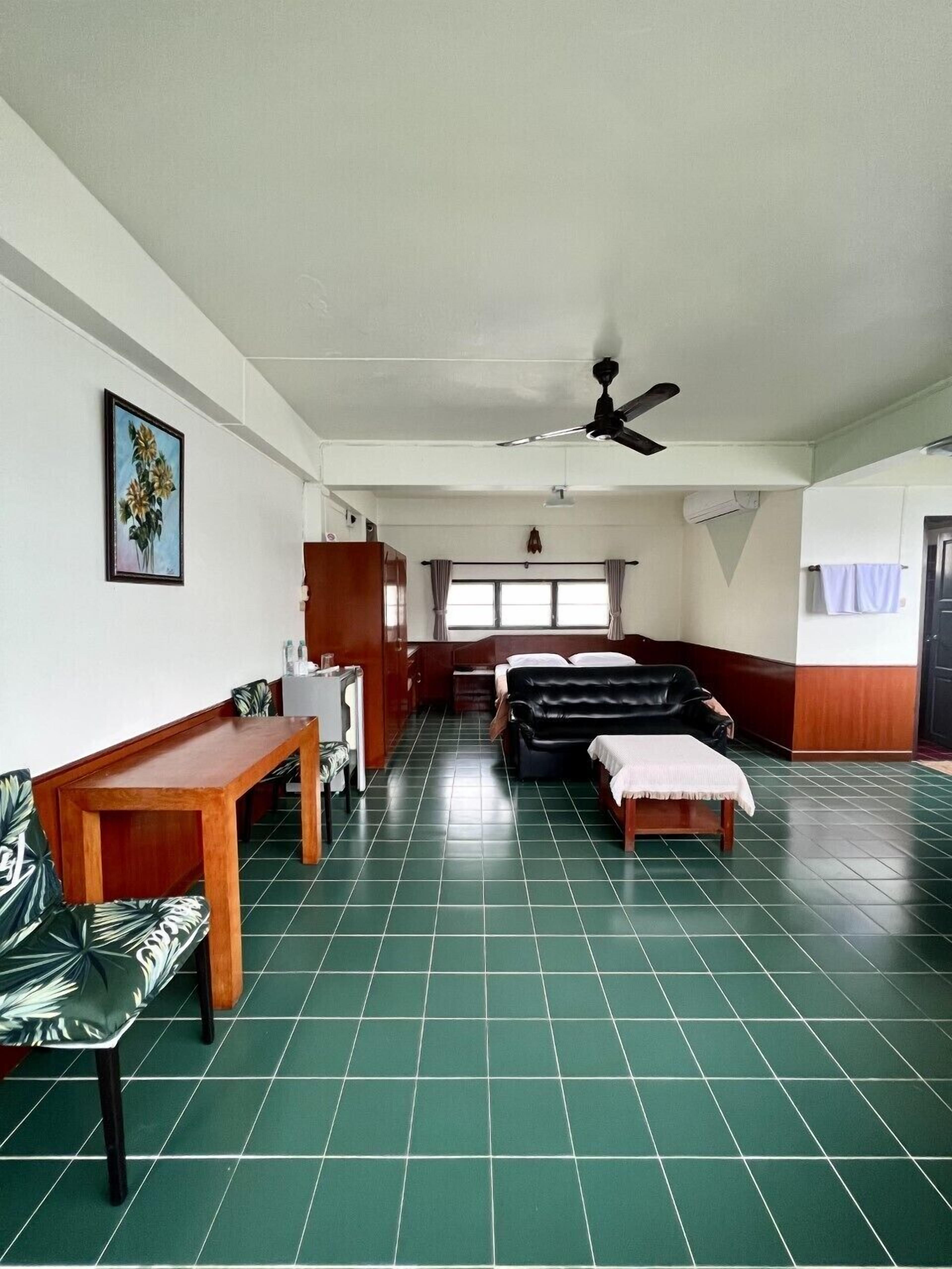 premier double room | 1 bedroom, desk, free wifi, bed sheets