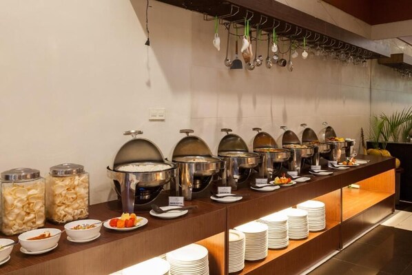 2 Restaurants, Frühstück, Mittagessen, Abendessen, asiatische Küche