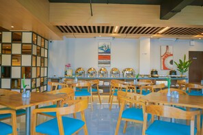 2 Restaurants, Frühstück, Mittagessen, Abendessen, asiatische Küche