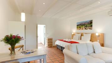Comfort Suite, 1 Bedroom | Premium bedding, in-room safe, free WiFi, bed sheets