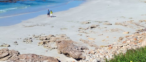 Am Strand, weißer Sandstrand
