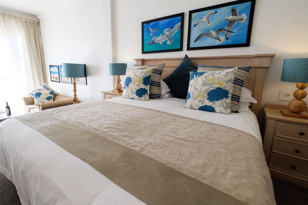 Premium bedding, minibar, in-room safe, desk