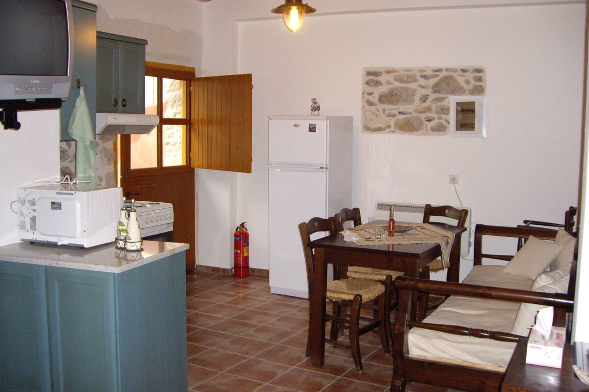 House, 2 Bedrooms, Mountain View | Private kitchen | Full-sized fridge, microwave, stovetop, dishwasher