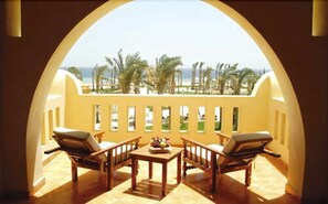 Minibar y caja de seguridad en la habitación 