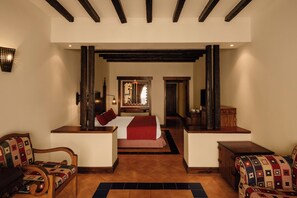 Minibar, két bảo mật tại phòng, bàn ủi/dụng cụ ủi quần áo 