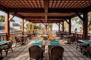 6 restaurants, spécialités Cuisine internationale