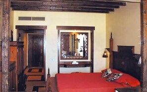 Minibar, in-room safe, iron/ironing board, bed sheets