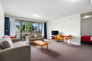 Desk, soundproofing, iron/ironing board, free WiFi