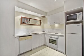 Een microgolfoven, een waterkoker, een broodrooster