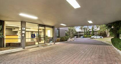 Knox International Hotel & Apartments