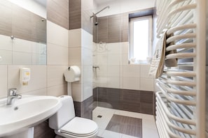 Deluxe Double Room | Bathroom | Shower, free toiletries, hair dryer, slippers