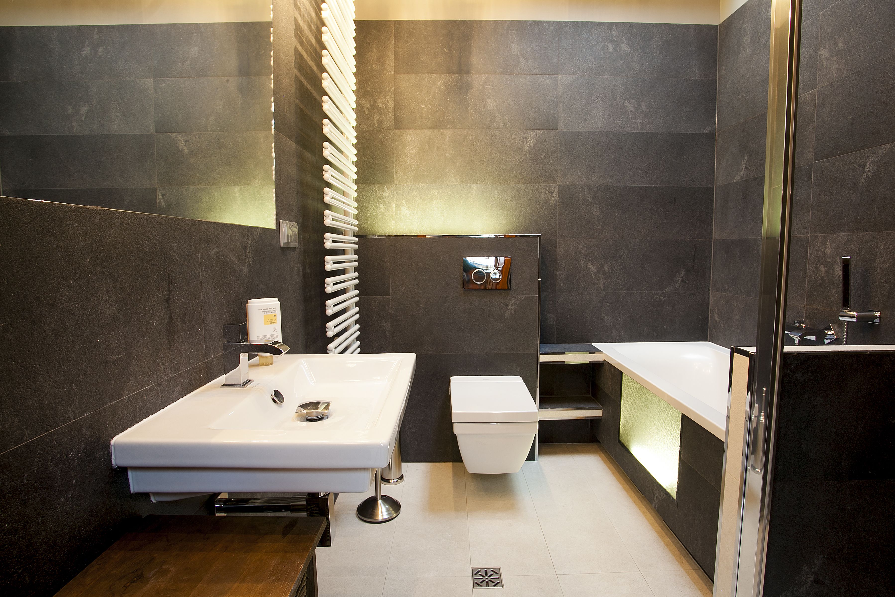 studio | bathroom | shower, free toiletries, hair dryer, slippers