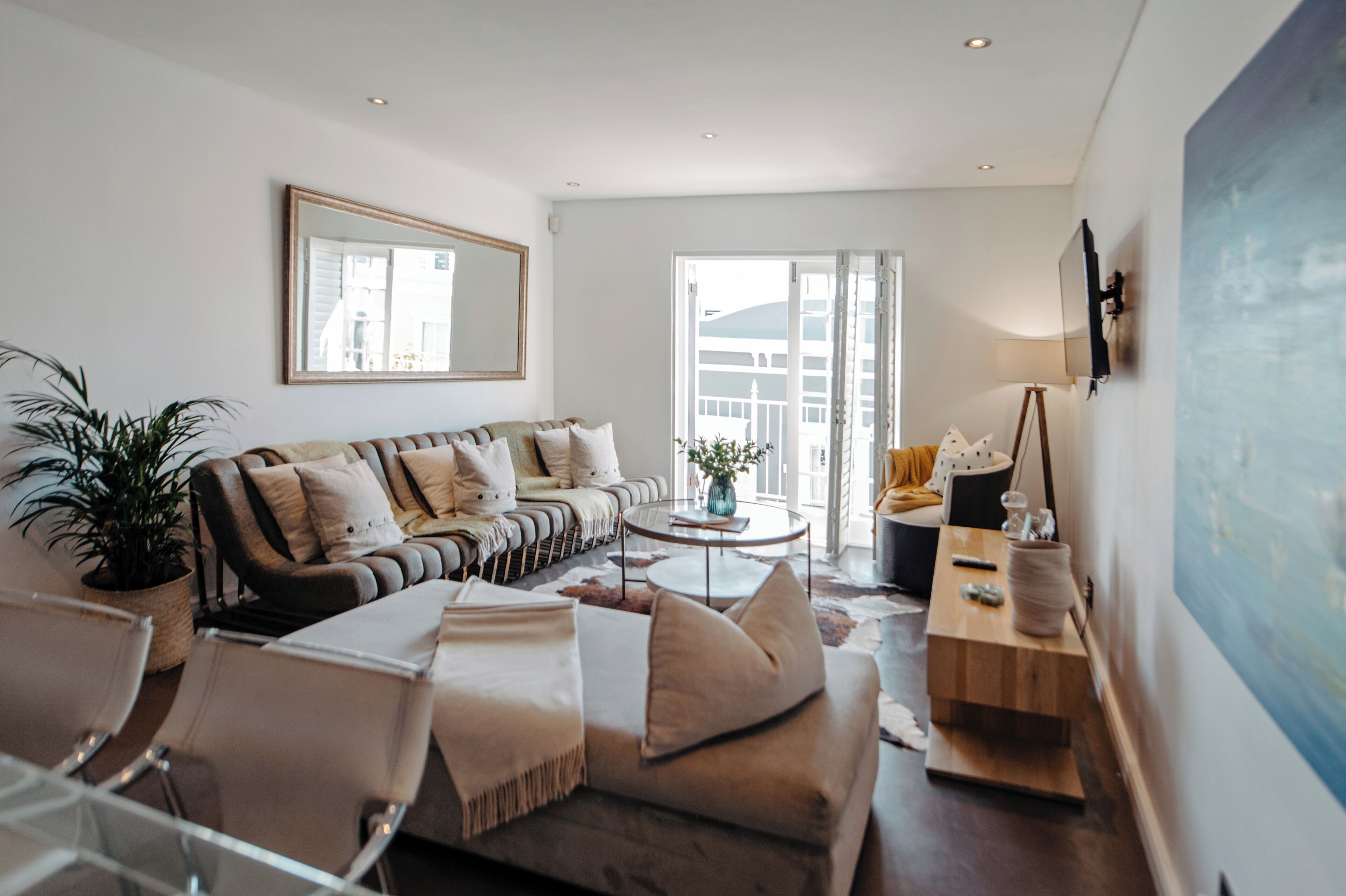 Serviced Apartment - 15 Loader | Living area | Flat-screen TV