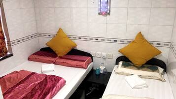 In-room safe, desk, soundproofing, free WiFi