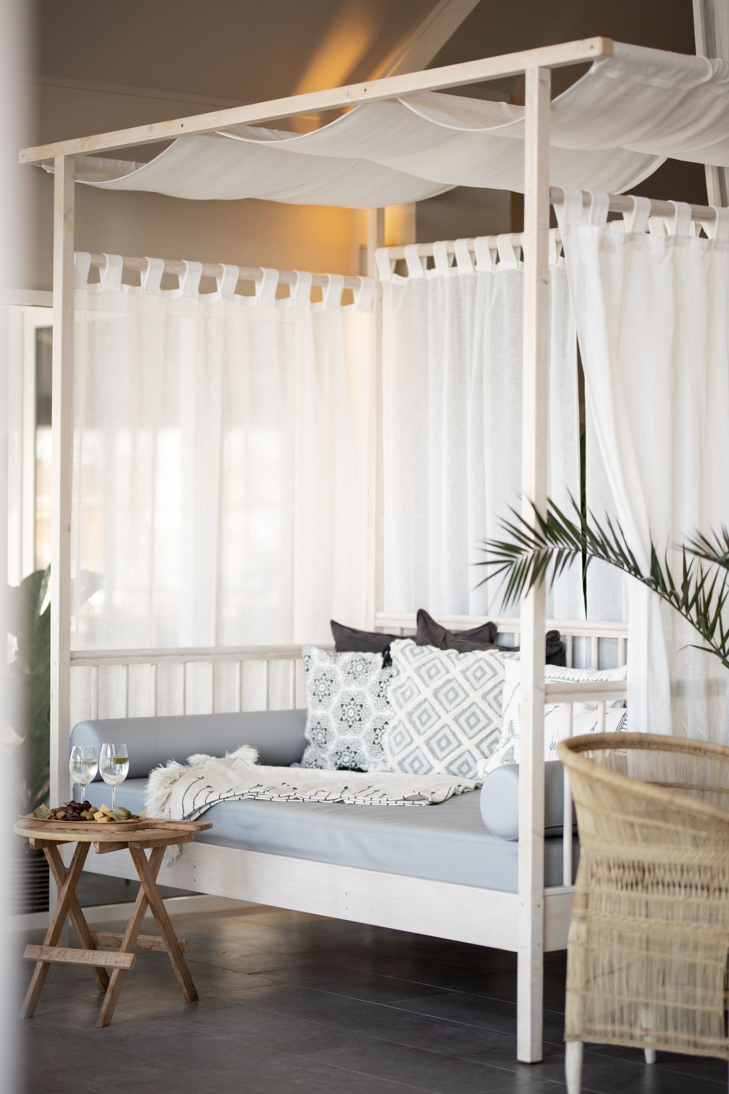 サウナ、ホットタブ、スチームサウナ、ボディ トリートメント、ホットストーンマッサージ、ディープティシュー マッサージ