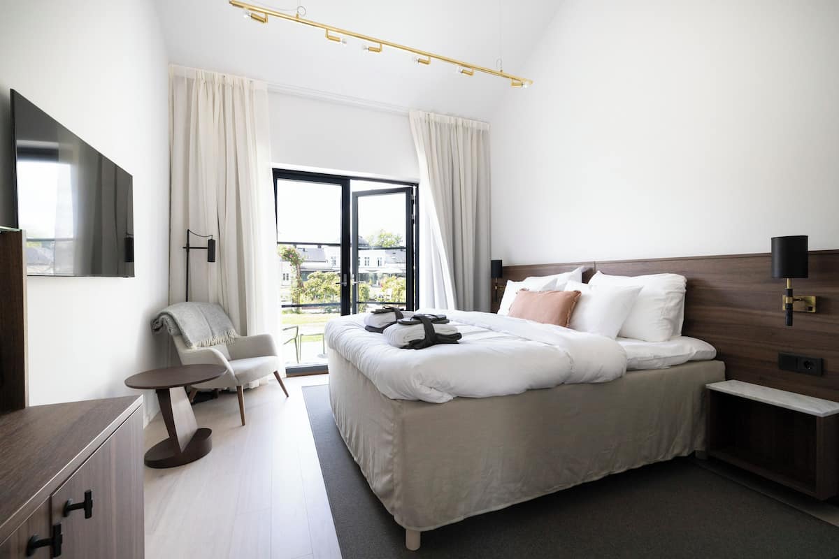 Garden Pavilions | Hypo-allergenic bedding, minibar, individually decorated