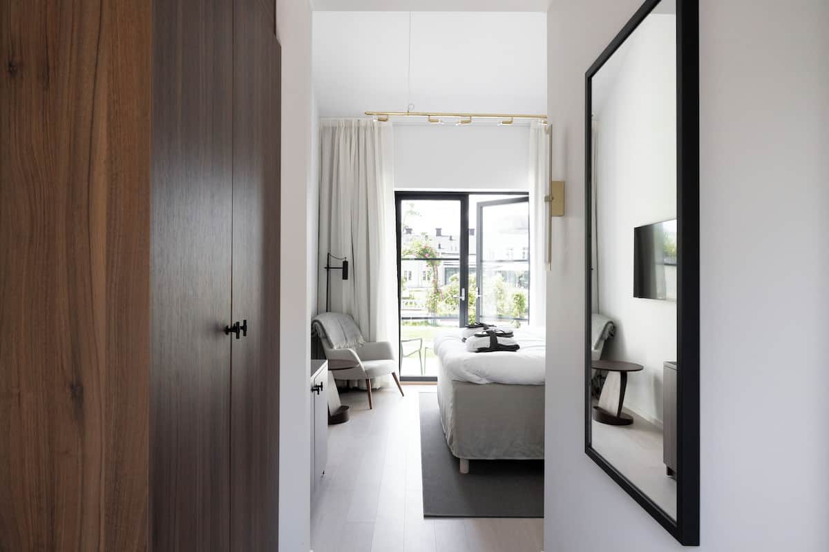 garden pavilions | 1 bedroom, hypo-allergenic bedding, minibar, individually decorated