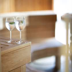 Un sauna, una bañera de hidromasaje, baño turco, tratamientos corporales