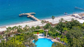 3 outdoor pools, pool umbrellas, pool loungers