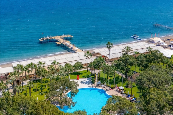 3 outdoor pools, pool umbrellas, sun loungers