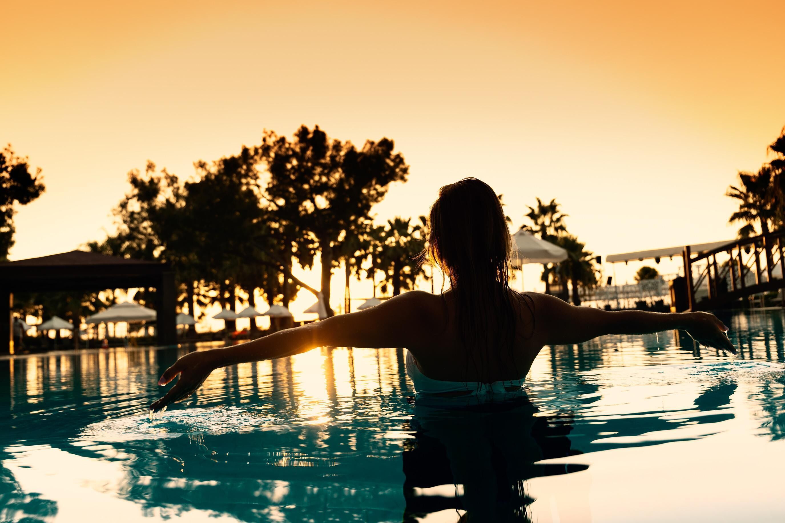 3 buitenzwembaden, parasols voor strand/zwembad