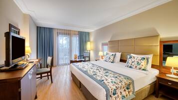 Minibar (inkludert), safe på rommet, wi-fi (inkludert) og sengetøy