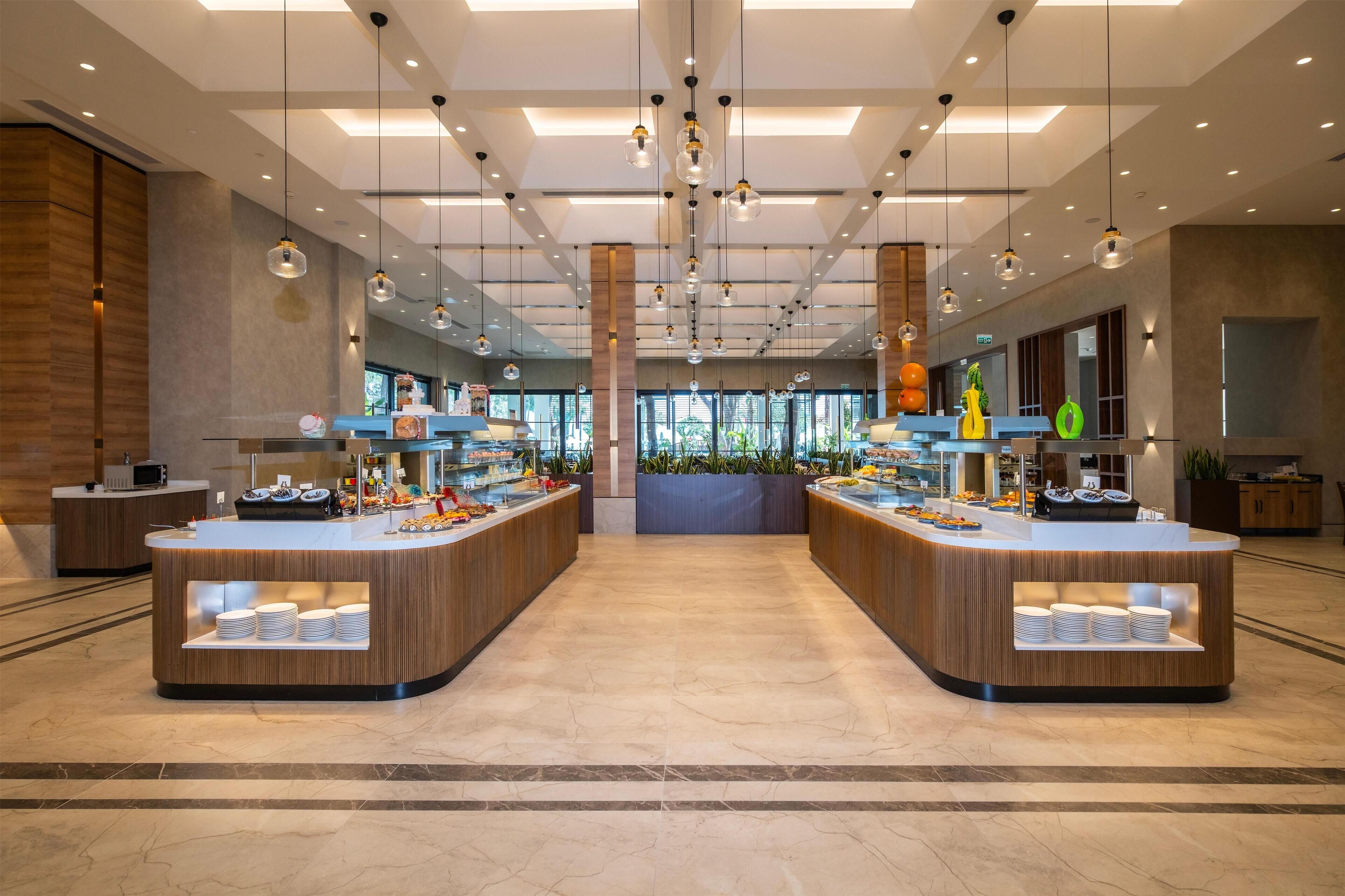 3 restaurants, breakfast, lunch, dinner served; international cuisine