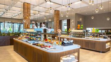 3 restaurants, breakfast, lunch, dinner served; international cuisine