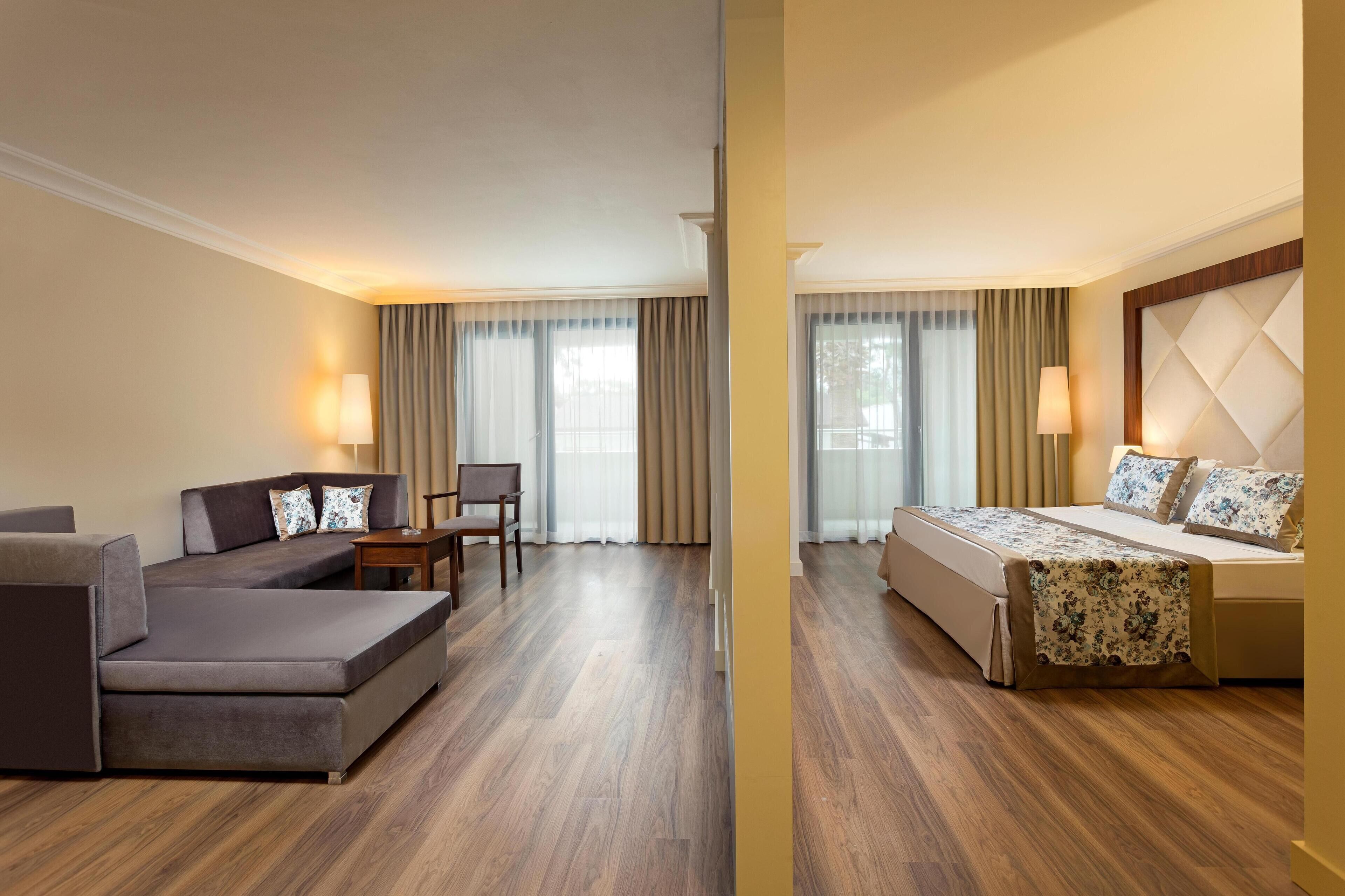 Junior-Suite (Superior) | Kostenlose Minibar, Zimmersafe, kostenloses WLAN, Bettwäsche