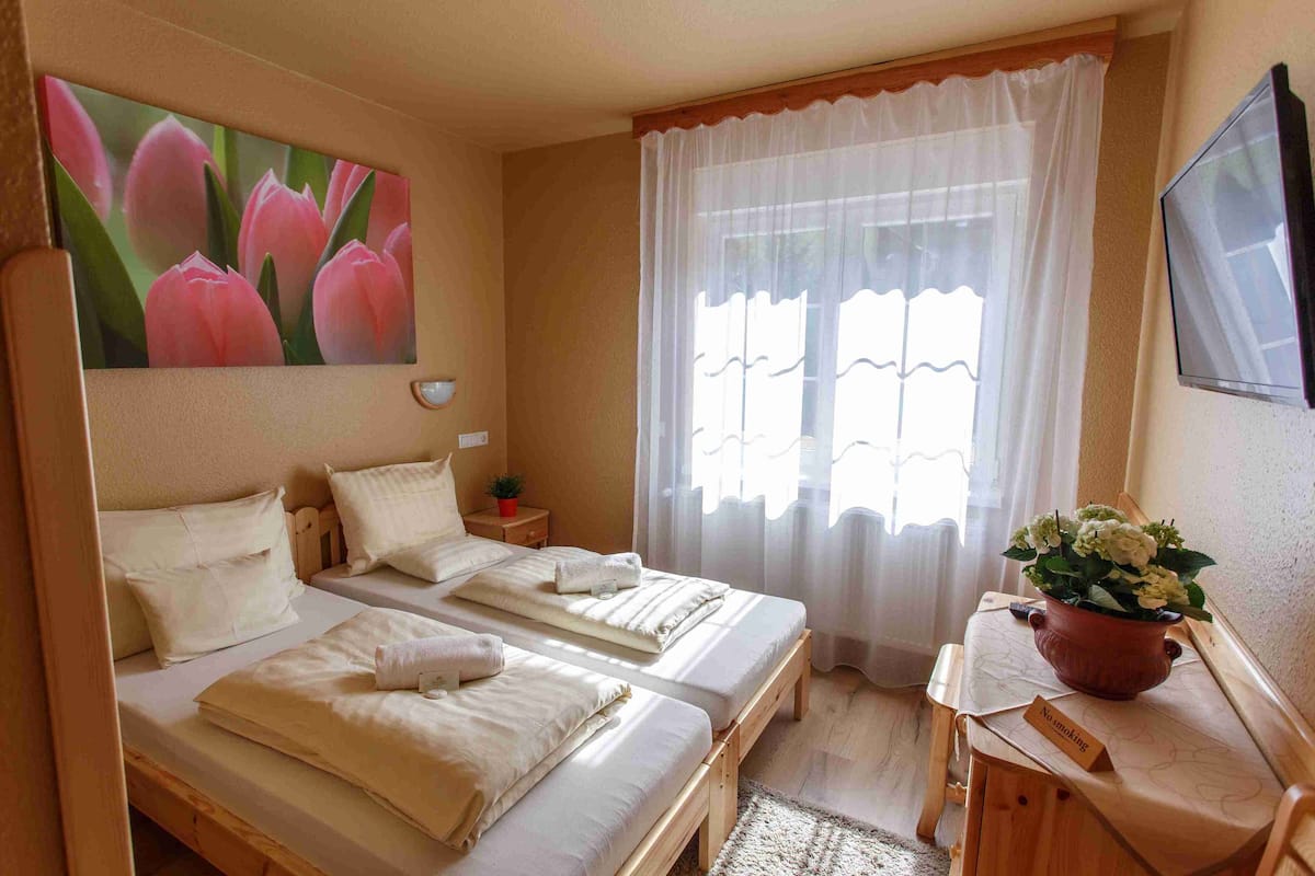 1 bedroom, down duvets, memory-foam beds, desk