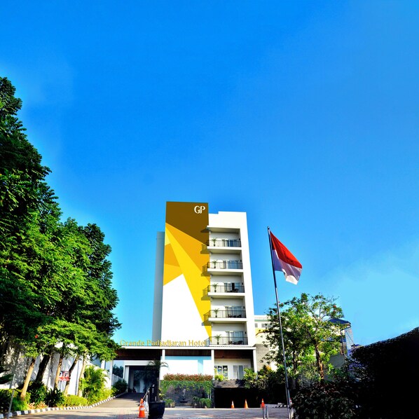 Front of property - Grande Padjadjaran Hotel Bogor (Bogor)